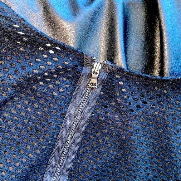 BCBGMAXAZRIA Callan Long Sleeve Contrast Back Top Medium - Picture 13 of 13